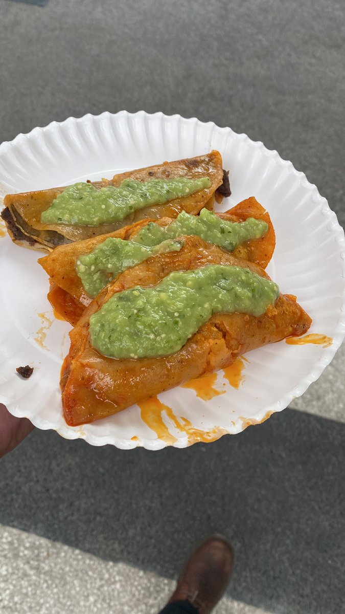 JuanCarloMN's tweet photo. @juanxon @ElPanalTaqueria Malayon unos de esos, acá en la chamba nos dieron de canasta… 👍🏻 https://t.co/8lXfNNioT8
