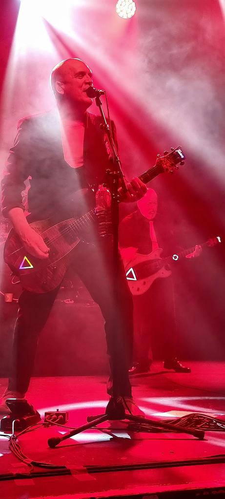 What a  brilliant show....  <a href="/dvntownsend/">Devin Townsend</a> in Manchester tonight ..... Big love from the frog hat man 🤣