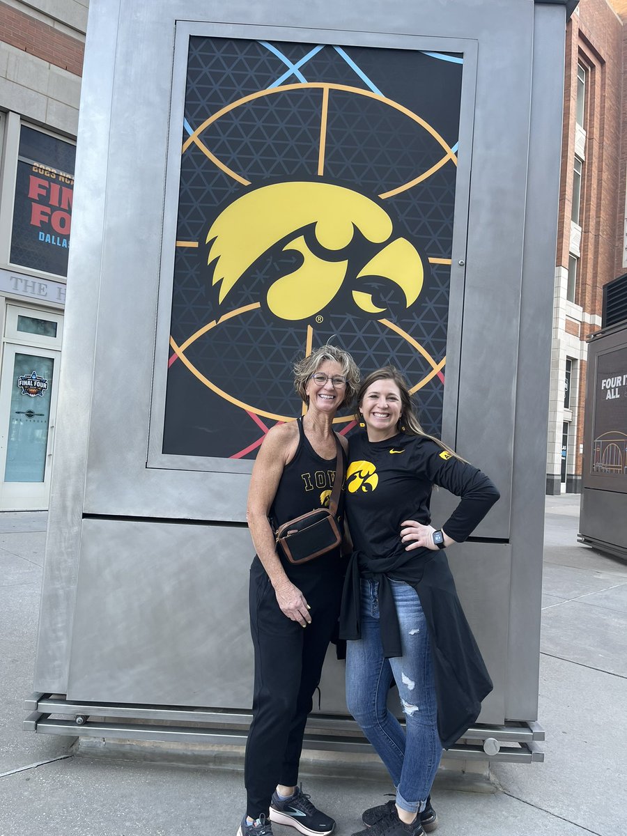 TKingg32's tweet photo. LETS GO HAWKS!!! Section 326, row L seat 5&6 #CapitolOneUltimateFan & #Sweepstakes https://t.co/7QS5LAE2O7