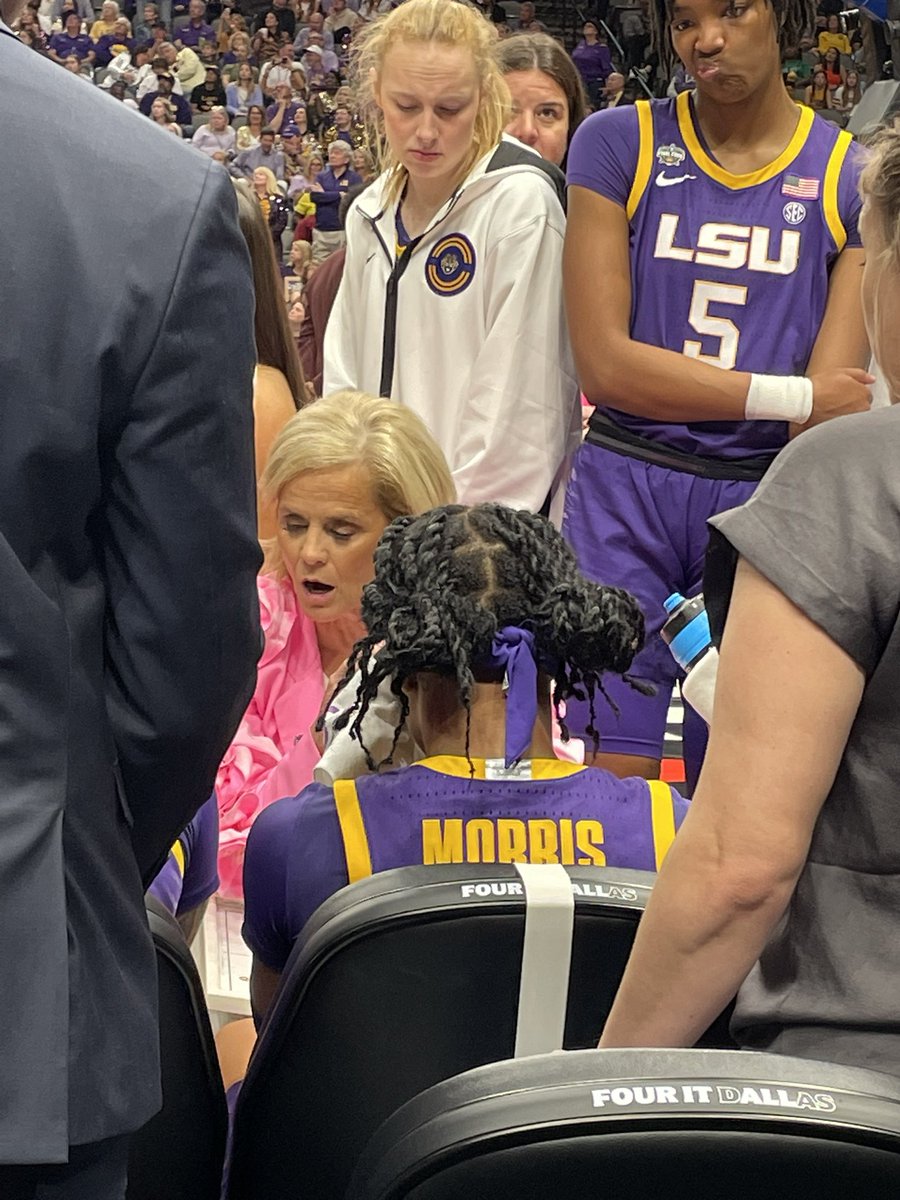 Cauble's tweet photo. May be the best seats of my life for any sporting event. #LSU #earful https://t.co/GgKAiHlE8m