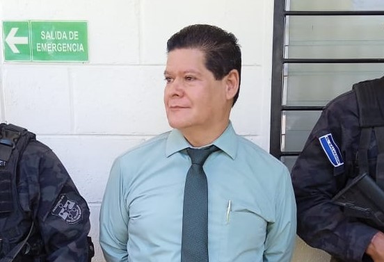 FGR_SV's tweet photo. #Captura I 📍Santa Ana. La @FGR_SV ordenó la captura de Óscar René Lorenzana, acusado de denunciar a una persona por el delito de Robo Agravado, sin embargo, las primeras investigaciones revelaron que Lorenzana había brindado información falsa. https://t.co/a2iVIN7VEF