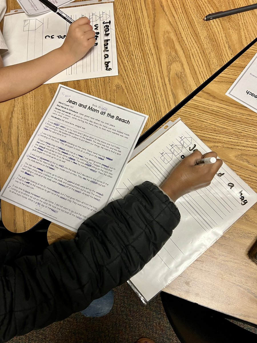 SterlingElemen1's tweet photo. Decoding. Rereading to strengthen fluency. Responding to text-dependent questions through writing! ๐ Happy Friday! @CharMeckSchools @IMSEOG #sterlingpride๐ฏ #YesWeCan #SiSePuede #DecodableTexts https://t.co/ewS61n14Tl