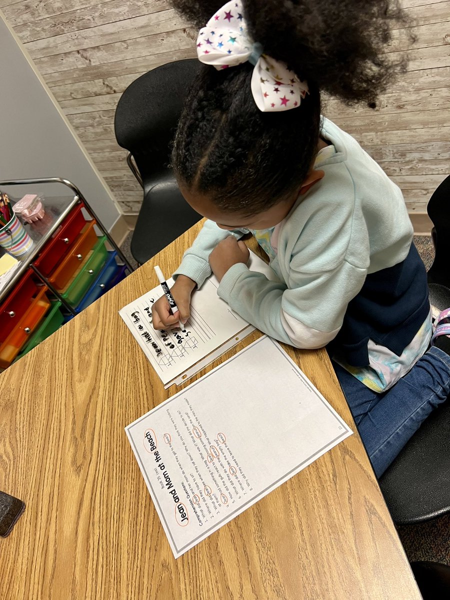 SterlingElemen1's tweet photo. Decoding. Rereading to strengthen fluency. Responding to text-dependent questions through writing! ๐ Happy Friday! @CharMeckSchools @IMSEOG #sterlingpride๐ฏ #YesWeCan #SiSePuede #DecodableTexts https://t.co/ewS61n14Tl