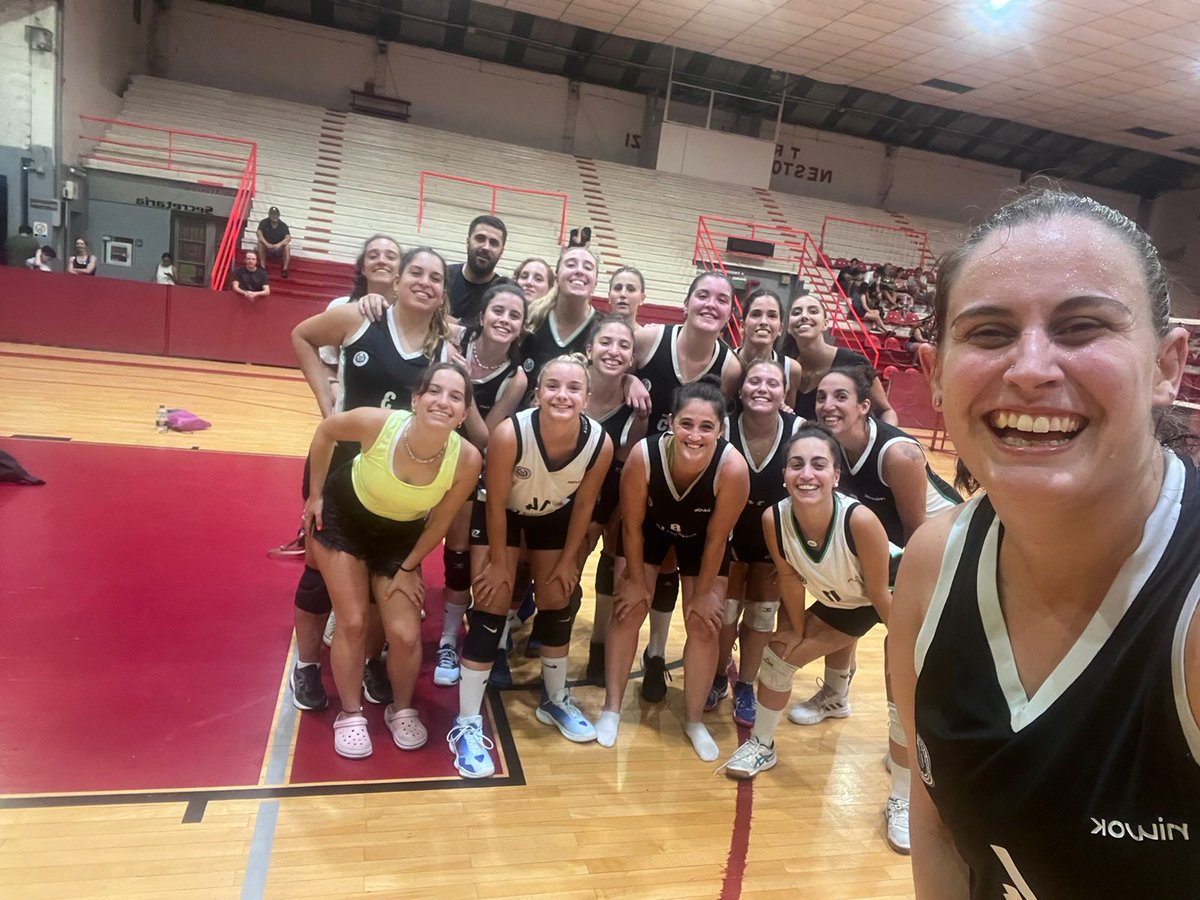 #Arva mayores . Las chicas tienen un fin de semana de localias. BANCO B Recibe hoy a Sudamerica y BANCO A recibe mañana a El Cruce . Ambos partidos 21.30hs . 
Vamos 💪💚