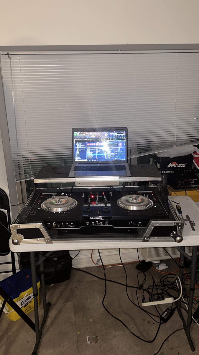BrianHatten15's tweet photo. @tulips_sunshine Dj master midnight love Brian Hatten here and new music for y’all party’s and birthday party and everything else you need done by real master Dj Brian Hatten 313722-6551 https://t.co/NPMQ0hWEbp