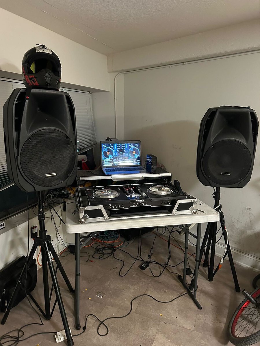 BrianHatten15's tweet photo. @tulips_sunshine Dj master midnight love Brian Hatten here and new music for y’all party’s and birthday party and everything else you need done by real master Dj Brian Hatten 313722-6551 https://t.co/NPMQ0hWEbp