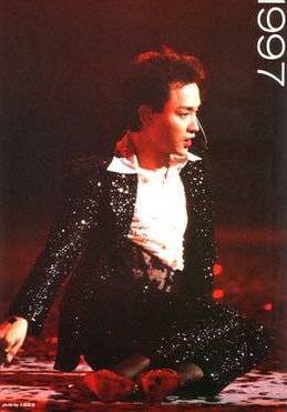 dailylesliec's tweet photo. remembering the icon and legend leslie cheung, who passed away 20 years ago today. 🤍 https://t.co/DkTjyoguSj