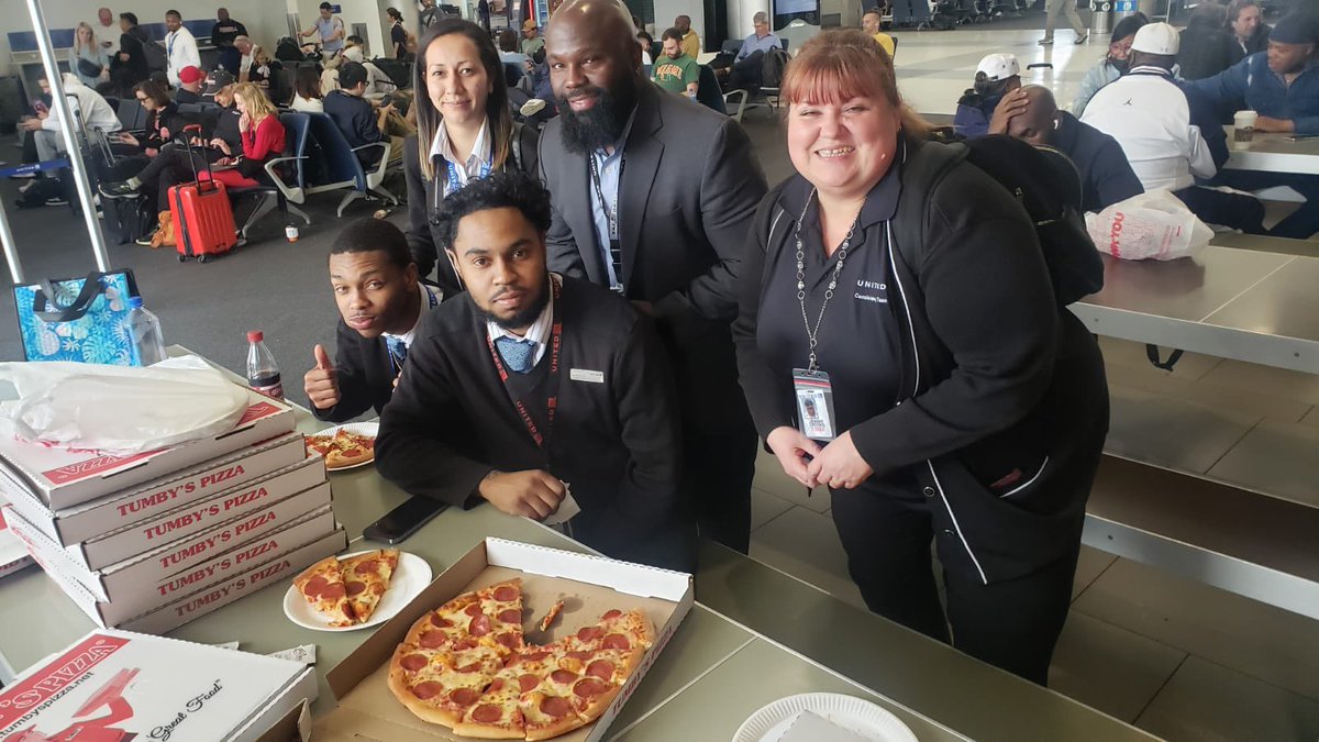 Our ACCELERATE gate 71B Winning team at LAX! We are proud and thank you for all you do! @mcgrath_jonna @Glennhdaniels @BehennaLinda @anthonychin888 @laxDPark @TammyLHServedio @JABLAX310 @LAX_HubHub @KevinSummerlin5 @BsquaredUA @al_pact @MikeHannaUAL #goodleadstheway