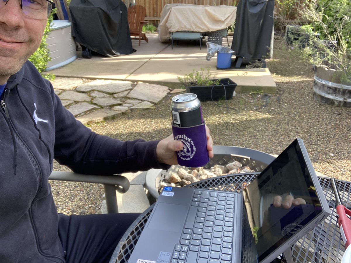 wetzelv's tweet photo. #firepitfriday and #writing on my new tablet. #WritingCommunity https://t.co/jqmLxvQVGK