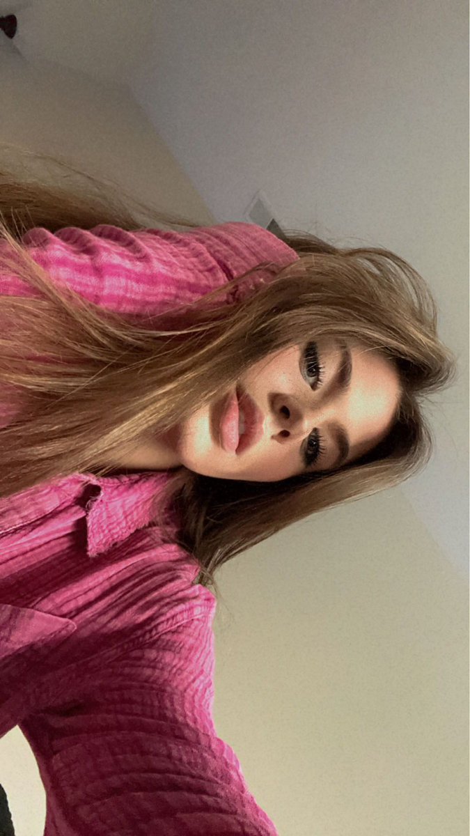 NoelleThomson_'s tweet photo. I’m live on twitch https://t.co/ZN0D9hZ0Ge