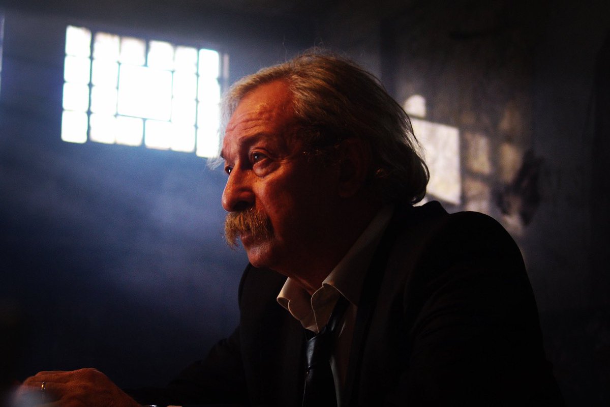 İçimizdeki, herkesin farkına varamadığı ya da önemsemediği hisleri alıp büyütmek gibi bir yeteneğe sahipti Savaş Dinçel.

O yüzden herkese söylenecek bir söz değil belki de “iyi ki doğdun”

İyi ki doğdun. İyi ki… Sonsuza kadar.
…
#savaşdinçel