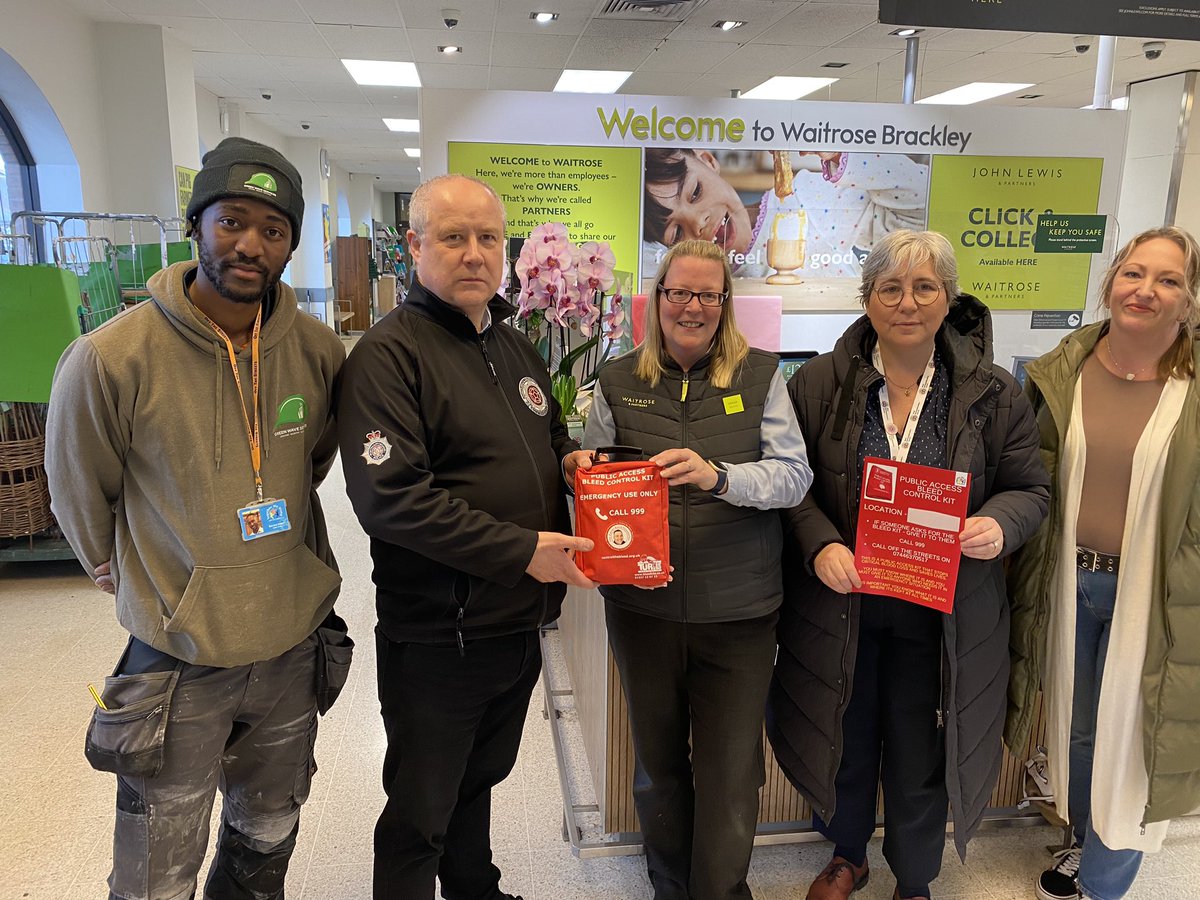 SueofBrackley's tweet image. I’ve been working towards getting these life saving kits into Brackley for a while, I’m grateful to Stephen Mold our Police and Fire Commissioner and Brackley Waitrose who have agreed to hold the kit. #bleedkit @Stephen_Mold @waitrose #Brackley #IndependentCllrBrackleyWNC