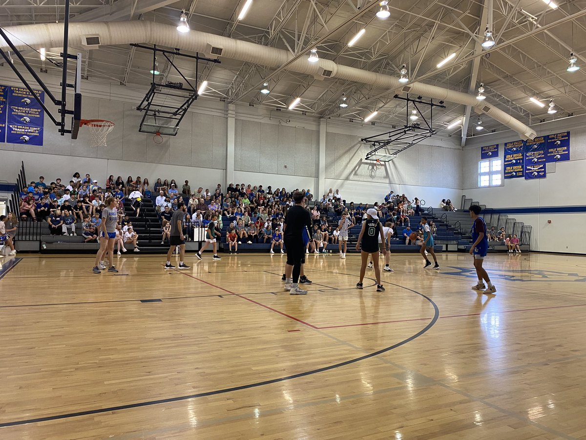 Teachers get the big win in our annual Rumble at the Ridge student-staff game. StuCo did a great job putting together another fun event for our students!
#StrongerTogether 💙🦅💛
@Cass_Ricks <a href="/SarahDCoffee/">Sarah Coffee</a> <a href="/AliMiller33/">Ali Miller</a> <a href="/CRMS_Athletics/">Eagle Athletics</a>