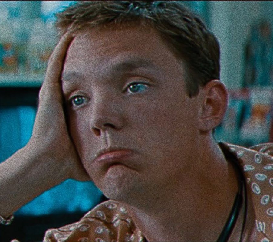starhacker597's tweet photo. Who would win in a Fight? 

Billy loomis Or Stu macher?

#Scream https://t.co/Smr5H1o0fv