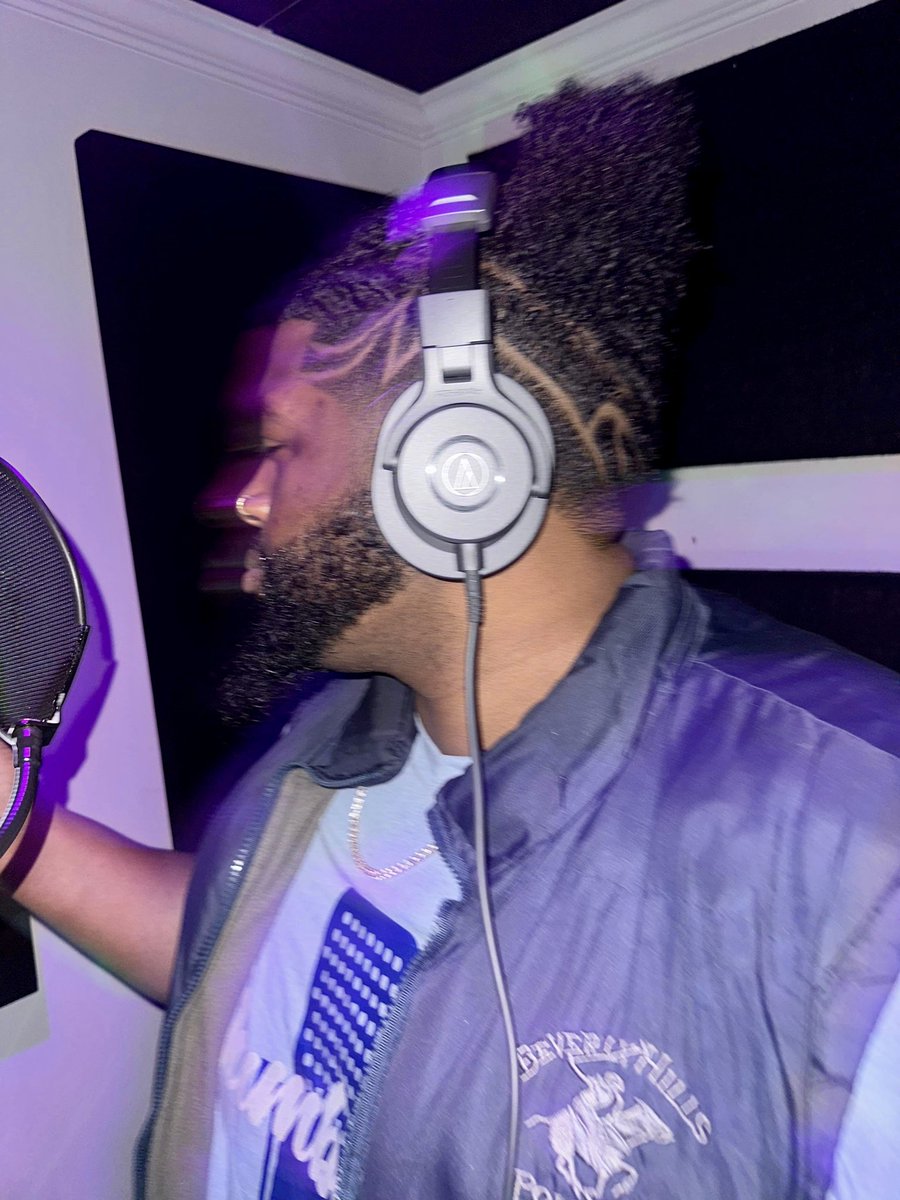 bcbigclay's tweet photo. No days off for me when it comes to my Music Career π§πΆποΈπ―πͺπΎ best job in da πππ this Album Gonna be π₯π₯ #bcbigclay #trending #music #globalsoundstudios #talesfromtha336 #arwx #letsdance #Trump #studiobound #hiphop #rap #musicindustry https://t.co/CjdTeUmGRF