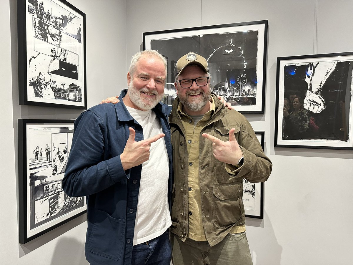 PaulShipper's tweet photo. So great to see you at your first solo show @Jock4twenty honoured to be there with you! @Batman #OneDarkKnight https://t.co/UkpWB53JJr