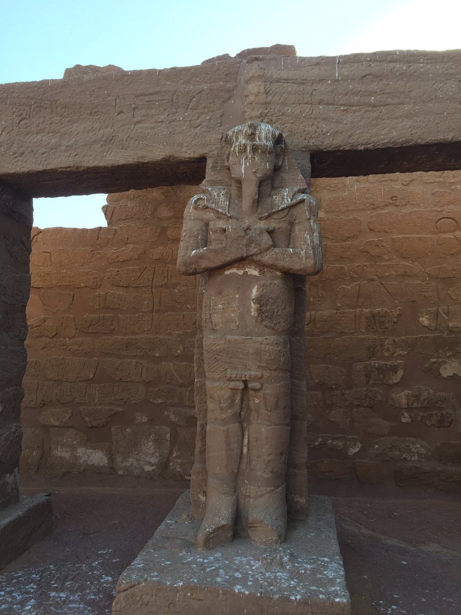 landoflove20's tweet photo. Only the two #pylons and the rock cut part survived, and in the surroundings there are 2 colossi of #Ramses, one upright, one fallen and 8 fine #Sphinxes guard the temple that have the images of #African and #Asiatic prisoners in their bases. https://t.co/0iFtsWhZ5c
