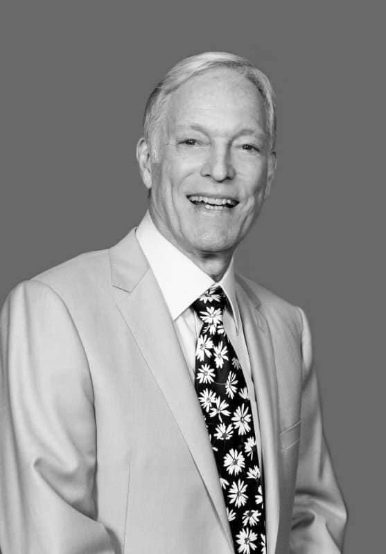 fotogod63's tweet photo. Happy 89th to the fabulous Richard Chamberlain! Photographed 3/13/2010 and 3/25/2017 Chicago. #richardchamberlain #drkildare #thethornbirds #Shogun #TheBourneIdentity #happybirthday #starstruckfoto @rchamberlain34 https://t.co/9viByDZQAa