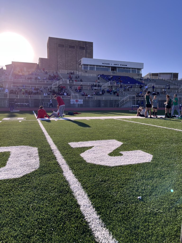 SeeJayClark's tweet photo. Track is back. 🐴💪 https://t.co/yGrWwZFYGU