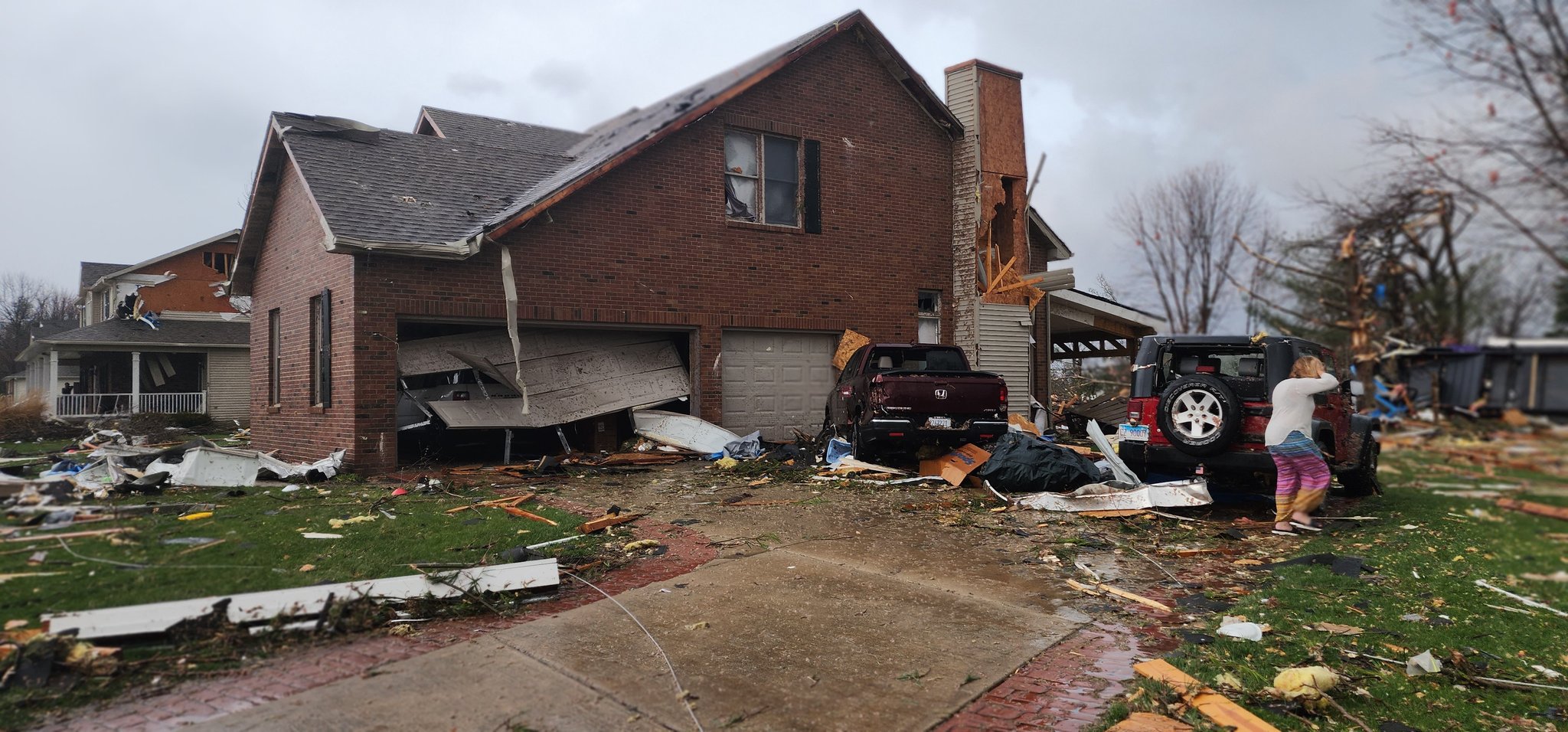 Luke🌪 🇦🇱🇬🇪🇸🇪 on Twitter "Tornado damage in Sherman, IL