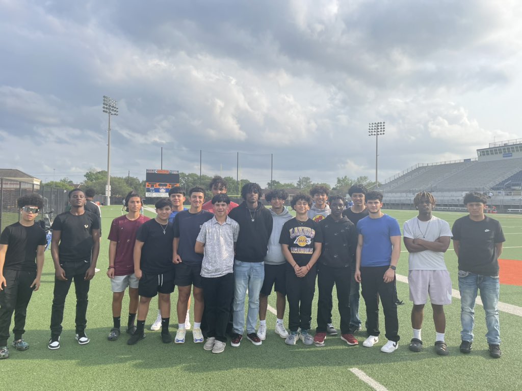 Gomezican's tweet photo. Huge thanks to @Coach_BHarris , @PeterChung555 , @CoachJSutrick , @CoachHornor and all of the @HCUFootball players and staff for their hospitality this afternoon. Our @NHS_Raiders1 had a great time visiting practice and came away with an outstanding overall experience 

#RIDE https://t.co/5XxkPgYizE