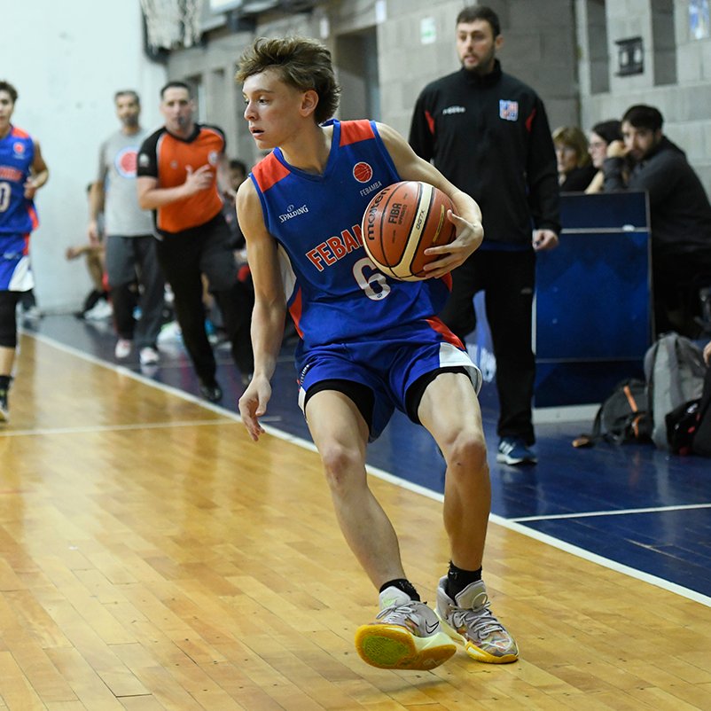 📢 Partido para alquilar balcones en el Microestadio de Peñarol: Chaco y FeBAMBA, los dos invictos del grupo Norte, se enfrentan por un lugar la definición del Argentino U15 masculino.

⏰ 21:00 horas
💻 Transmite @basquetpasstv