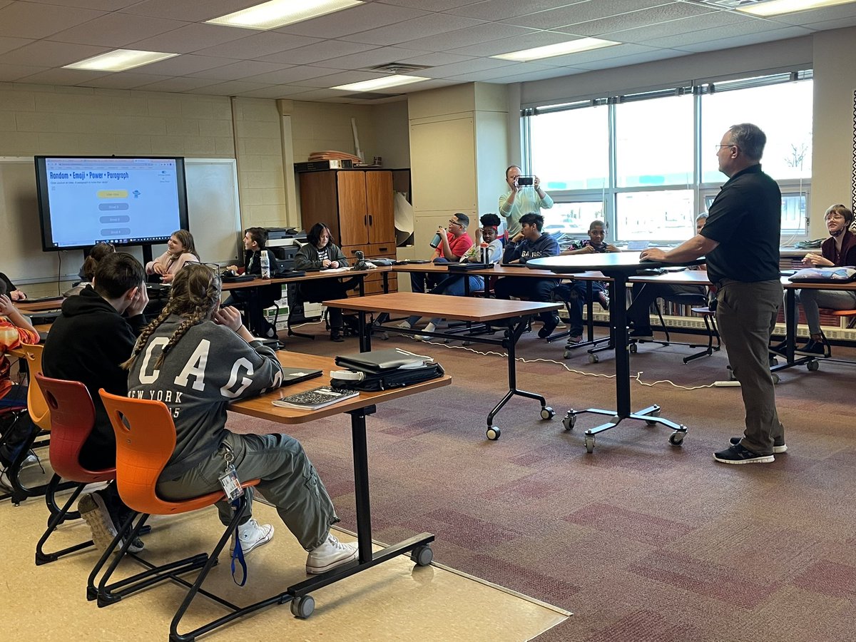 Moyersmemos's tweet image. Today I experienced @jcorippo modeling #eduprotocols in a couple middle schools. Student engagement was high! #edtech #fwcs