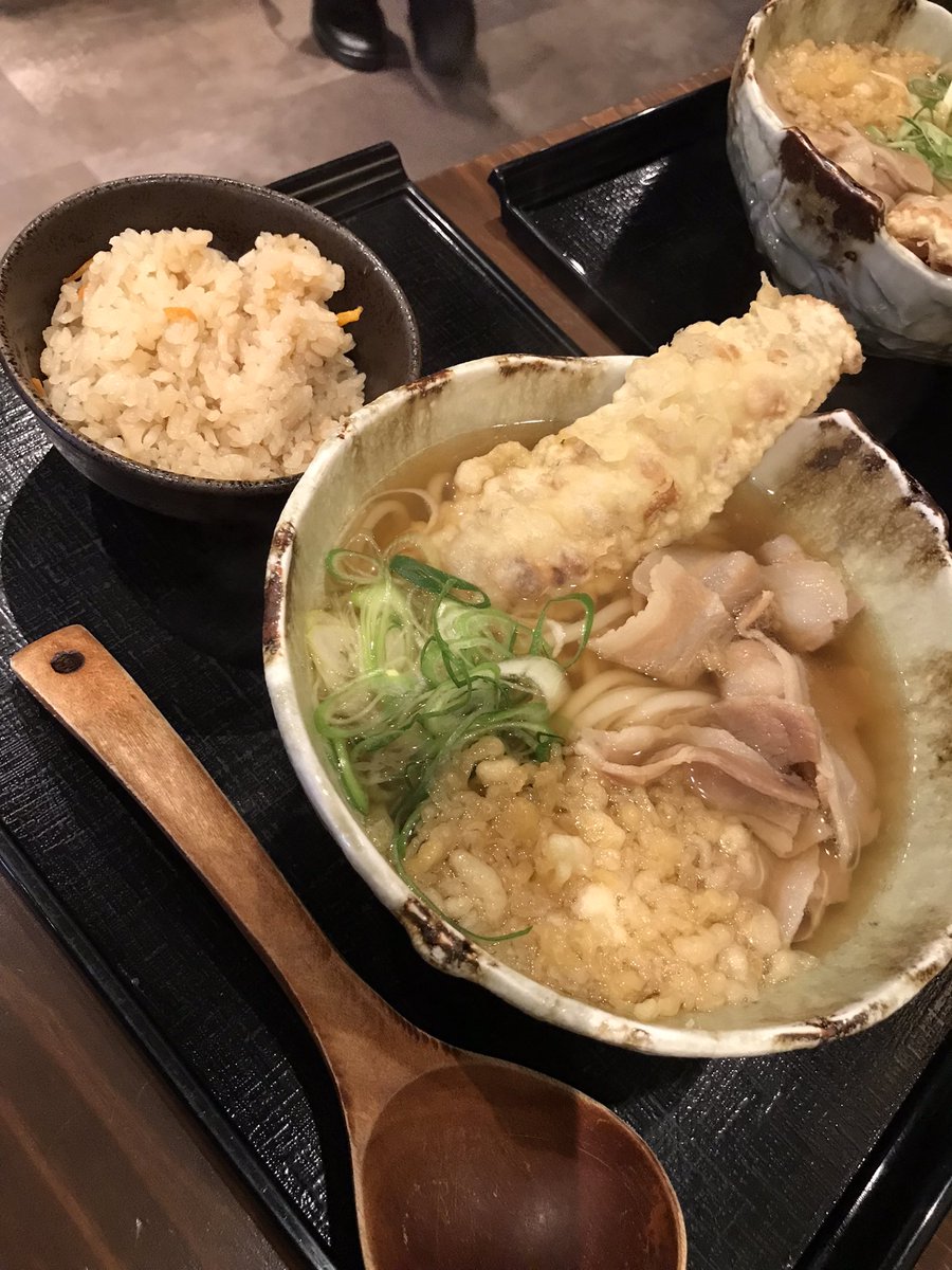2A9aEfH3FPknPRm's tweet photo. 大阪十三の美容院に行く途中、神戸北区のBENCHIさんへ寄って朝ごはん購入🥖ここは圧倒的に美味しい✨
お昼は十三東のうどんばかさんで日替り800円 コスパ最強!
からの、喜八洲さんのみたらし団子は必須だなー✨
もはや目的が変わってます 笑笑
#BENCHI
#喜八洲
#神戸
#パン https://t.co/d1622lPZIx
