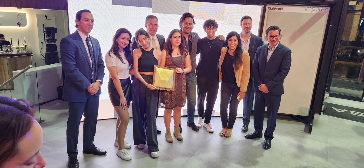 circulocuadrado's tweet photo. Noche de GILSA Design Awards en CDMX, una velada de aprendizaje, reconocimiento y convivencia #HaciendoEquipo con @usoarquitectura @list_on @julieboy @arcomexico Mikel Merodio Arquitectos https://t.co/9OJU0OOY9u