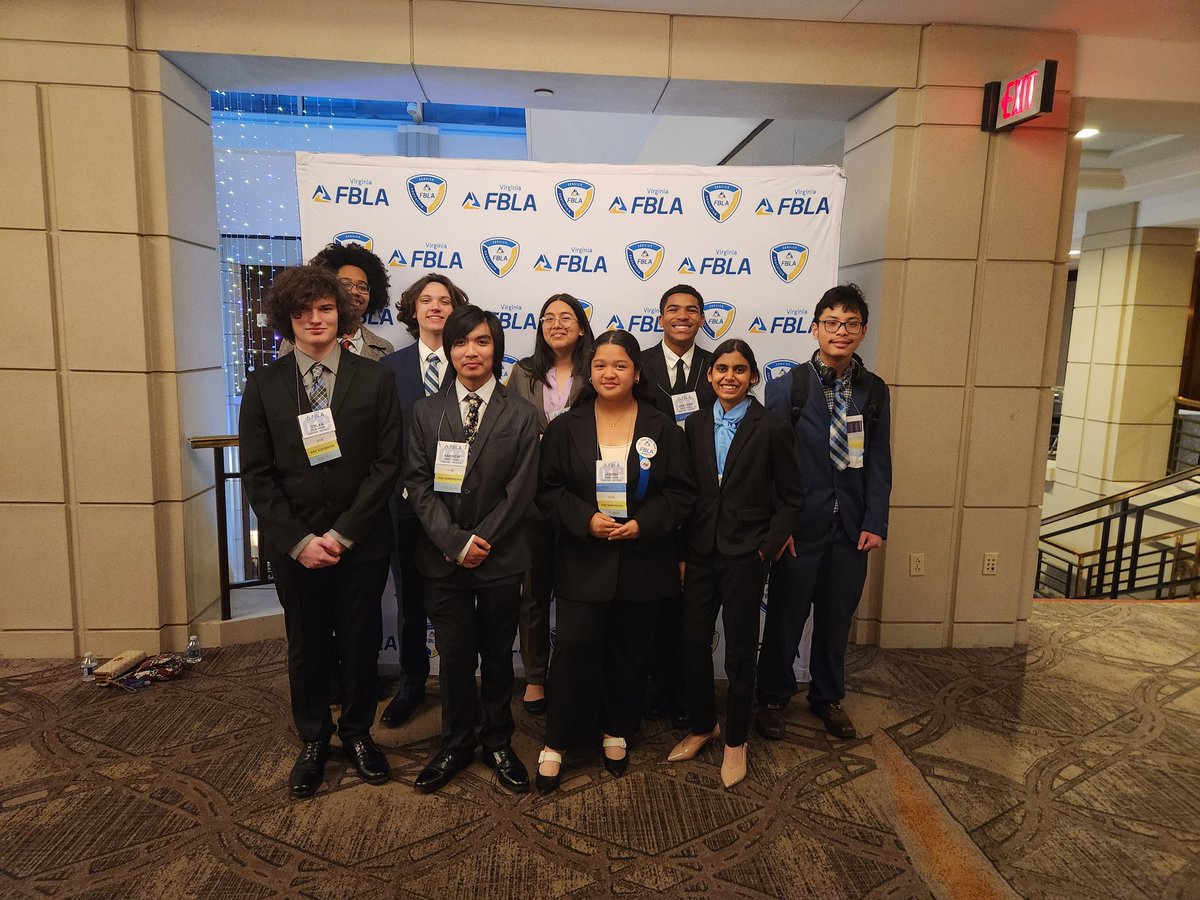 cdmurchi's tweet photo. Oh nothing, just some Eagles about to attend the opening session of the FBLA State Leadership Conference! @STEMAcademyLHS @LandstownEagles @MsPeeJay @TCE_VBCPS @VAFBLA @FBLA_National @tashawearren https://t.co/eB55JdfUCp