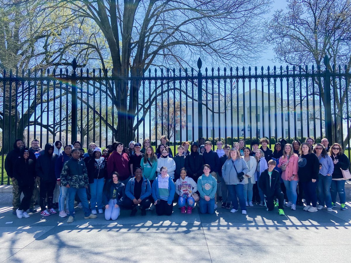 tmiller1914's tweet image. Our 8th graders are enjoying themselves in Washington DC
#theplacetoOBe @OBMSQuistors  #OBPride