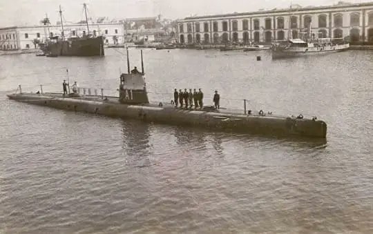 Instantánea del submarino español A1, Narciso Monturiol, llamado así por su inventor y fue lanzado en 1917.