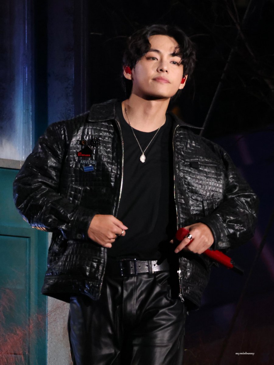 myminbunny's tweet photo. 221015

#태형 #V #テヒョン  
#방탄소년단 #BTS 
#YetToComeInBUSAN 
#AprilFoolsDay https://t.co/D6Nbhq4qJ8