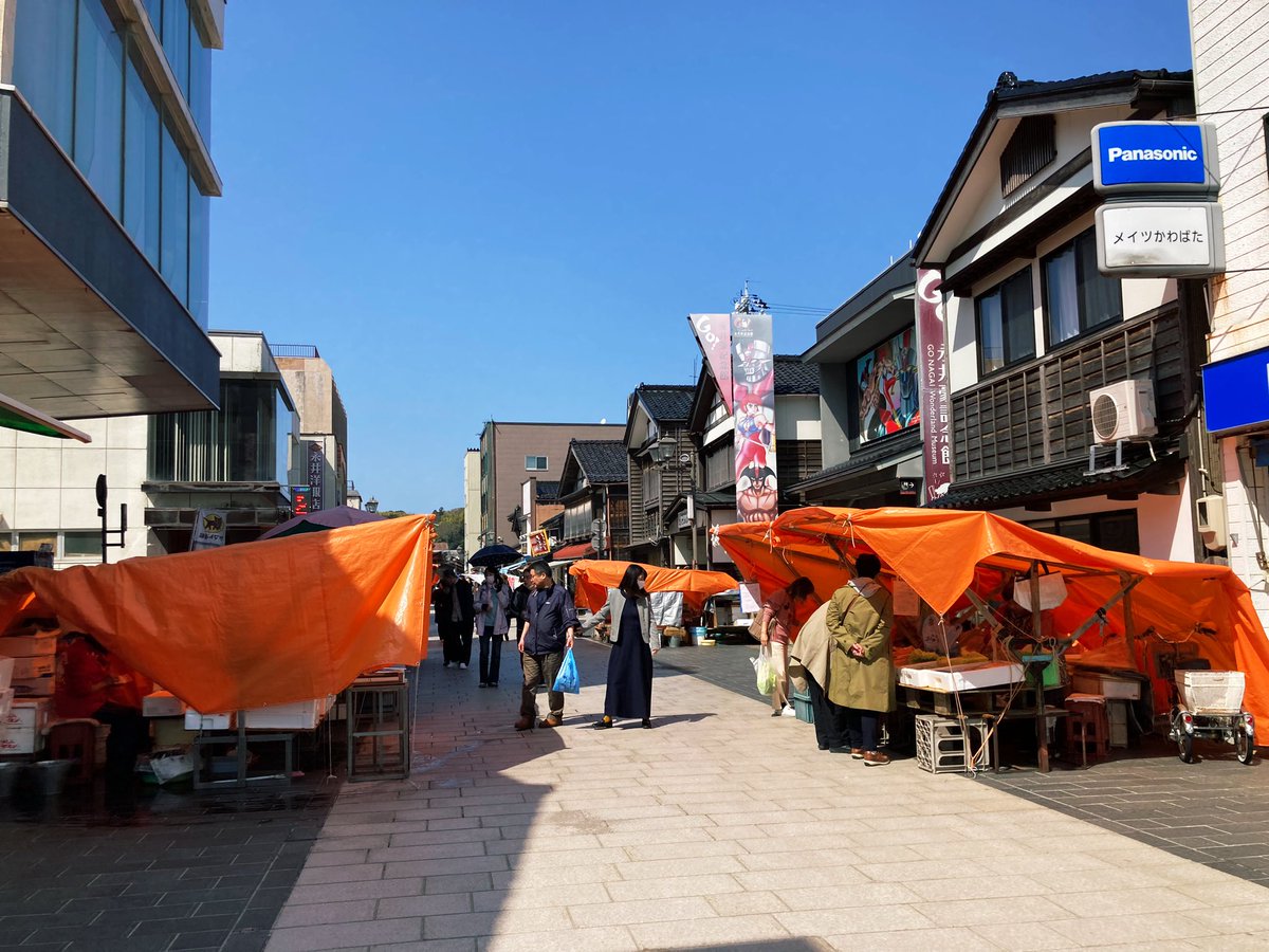 ponta363's tweet photo. 北陸4日目は加賀屋さんを後にして輪島まで車を飛ばし、朝市で干物や漆の汁碗を買いました。前から見たかった白米千枚田の景色と千里浜なぎさドライブウェイ走る念願も叶えて帰路につきました✈️ https://t.co/2vAyeaRXid