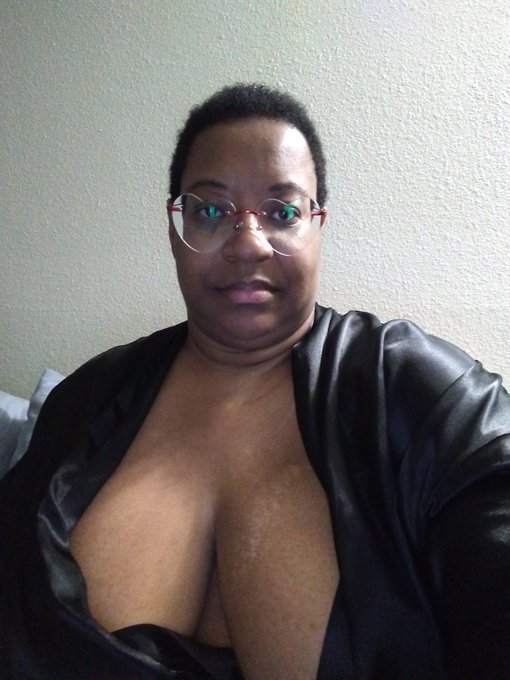 Fresh out the shower. Back pain gone, but tired. Enjoy your Friday night. https://t.co/hntH2oHXP0<a href="/tag/mvsales"class="tags"><span>#mvsales</span></a>