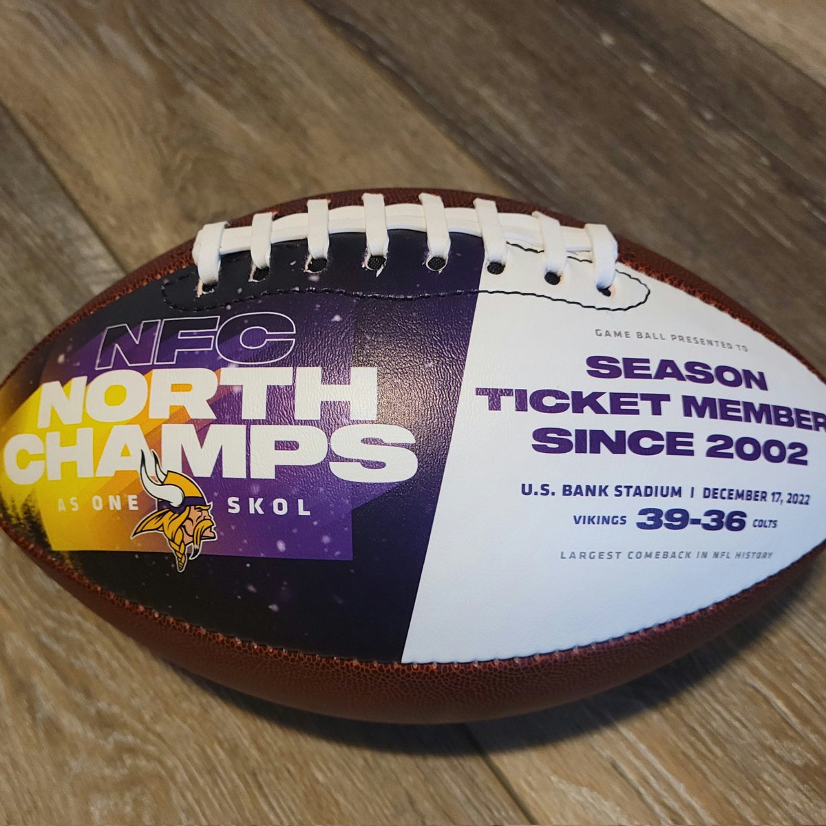 TLMA's tweet photo. Having a week where my faith in humanity is 👎🏻 and I come home to this! Thank you @Vikings #bestticketholdergiftever #noteveryonesucks https://t.co/VS8mTmPutl