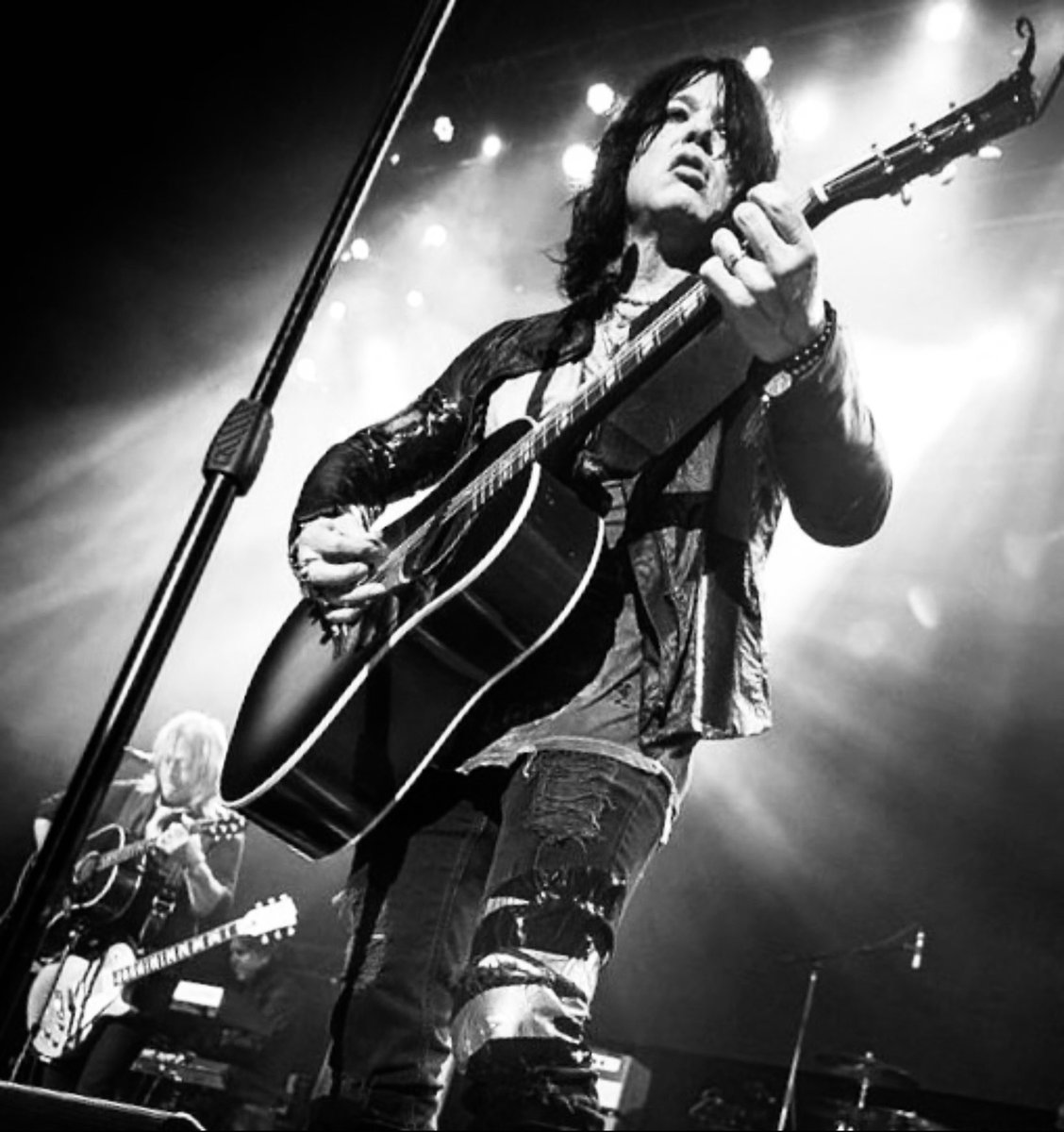 TomKeiferMusic's tweet photo. She took the last train… https://t.co/KpqAqVF9Th