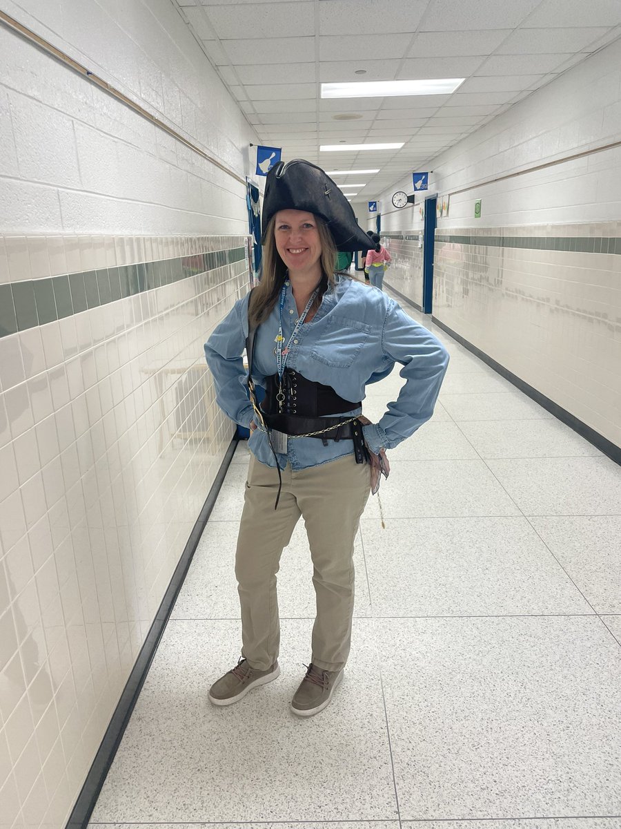 smars0194's tweet photo. This morning has gotten off to a great start! #PirateDay #SuperCitizens #SchoolPlanningCouncil #ThaliaTribe @Thalia_Ele @MsCsBusyBeees @jdsaundersVB5th https://t.co/MTgEqwbj8F