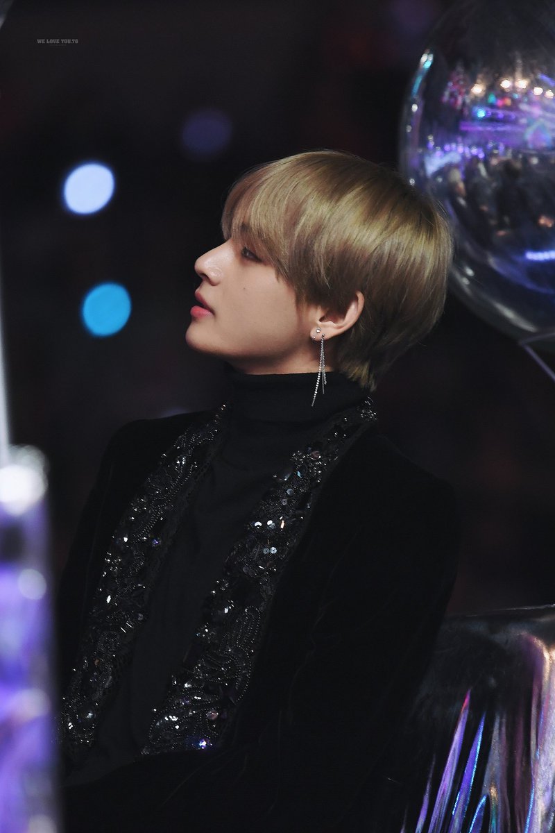 PurpleTaeChile's tweet photo. Old pics of TAEHYUNG for April Fool Day 👻 - Part 1

#뷔 #태형  #Taehyung #BTSV #방탄소년단뷔 

@BTS_twt 

© weloveyou &amp; whatisblue https://t.co/5WOjRiIIa6