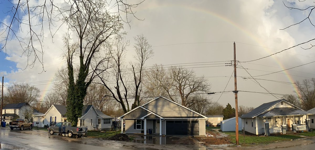BabyBearLogan's tweet photo. @ryanhallyall On some lighter news, beautiful rainbow in SE MO after a small cell went overhead https://t.co/PGuByN1Ic8