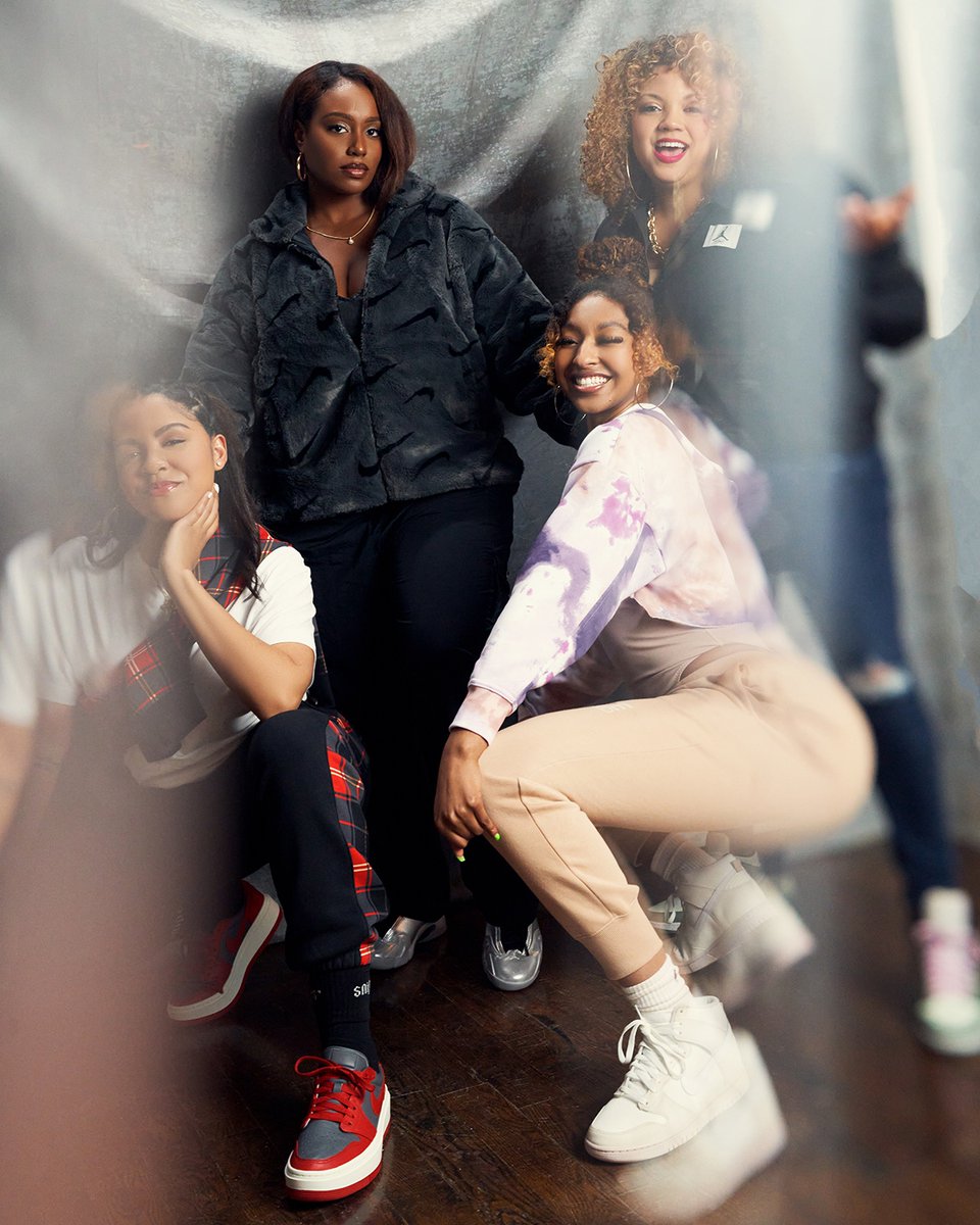 snipes_usa's tweet photo. The past, the present, and the future! 💐
Women will continue to 'break ceilings' in every aspect. Special shoutout to @ScottieBeam, @Deauzya, DJ Saige and Dr. Marsha Francis! ✨
#snipesusa #snipesknows #BreakingCeilings https://t.co/Jxqvu9qqJF