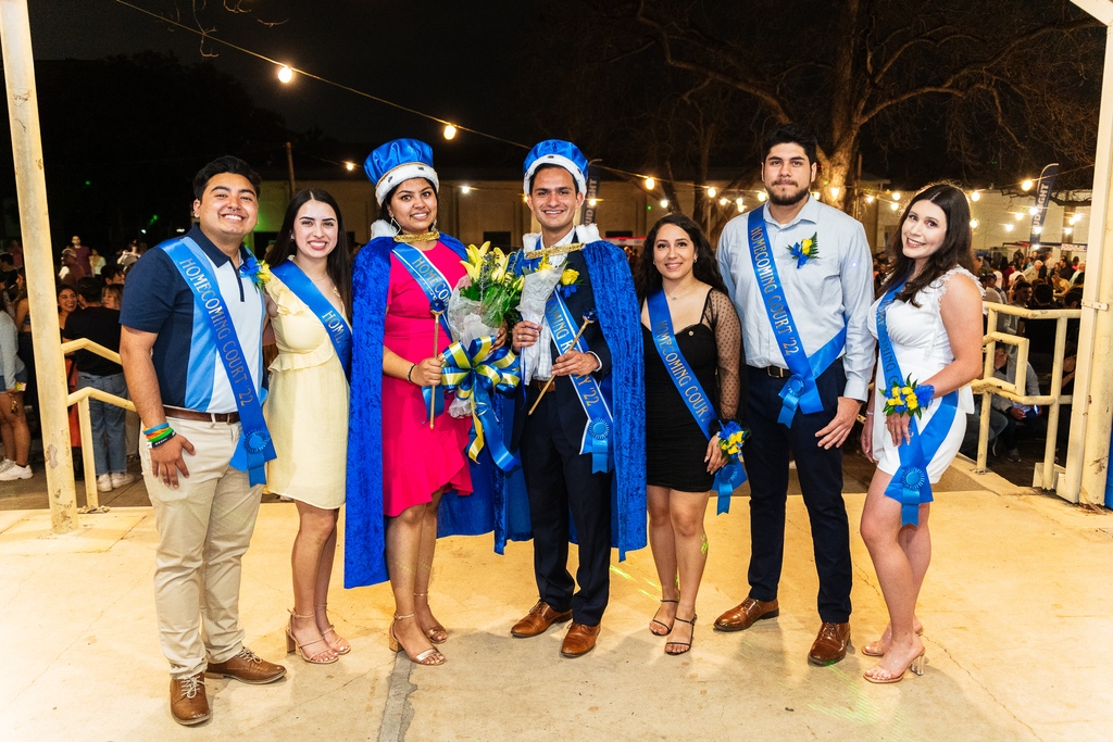 StMarysU's tweet photo. Tomorrow, we get to introduce the new Homecoming Royalty to the #StMUAlumni. We can't wait to see everyone at Homecoming Oyster Bake. #StMU https://t.co/q1fWozidDT