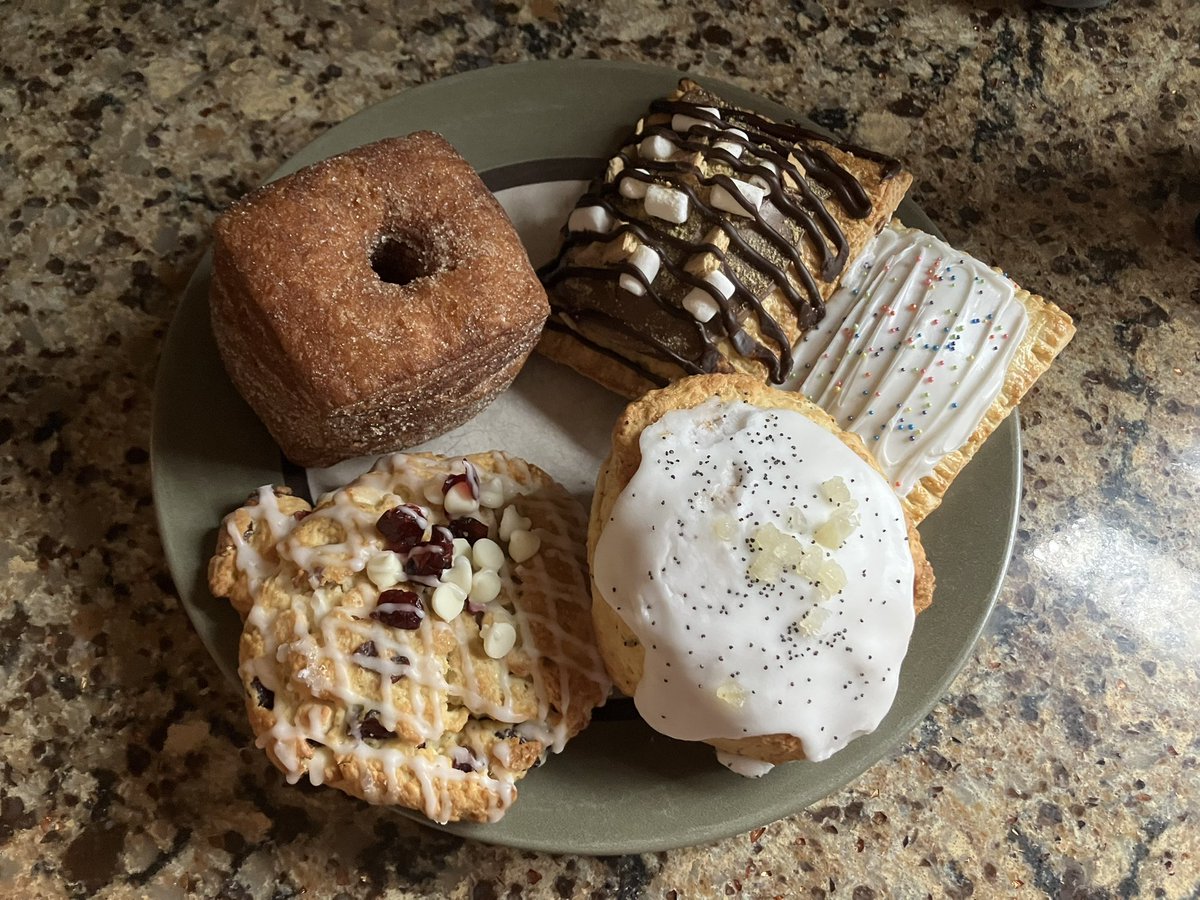 CynthiaSchwind's tweet image. 🎉🎉FridayNightRaffle🎉🎉That’s it for tonight!! All books are up! Thanks so much for hanging out! Winners will be announced tomorrow at 7pm eastern!! #fridaynightraffle #kidsneedbooks