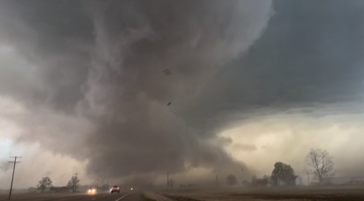 GNARLY dusty supercell with a tornado just crossed in front of us near Lexa! 😳

INSANE encounter w/ <a href="/wx_Frankie/">Frankie Shepherd</a> 

@VortexChasing