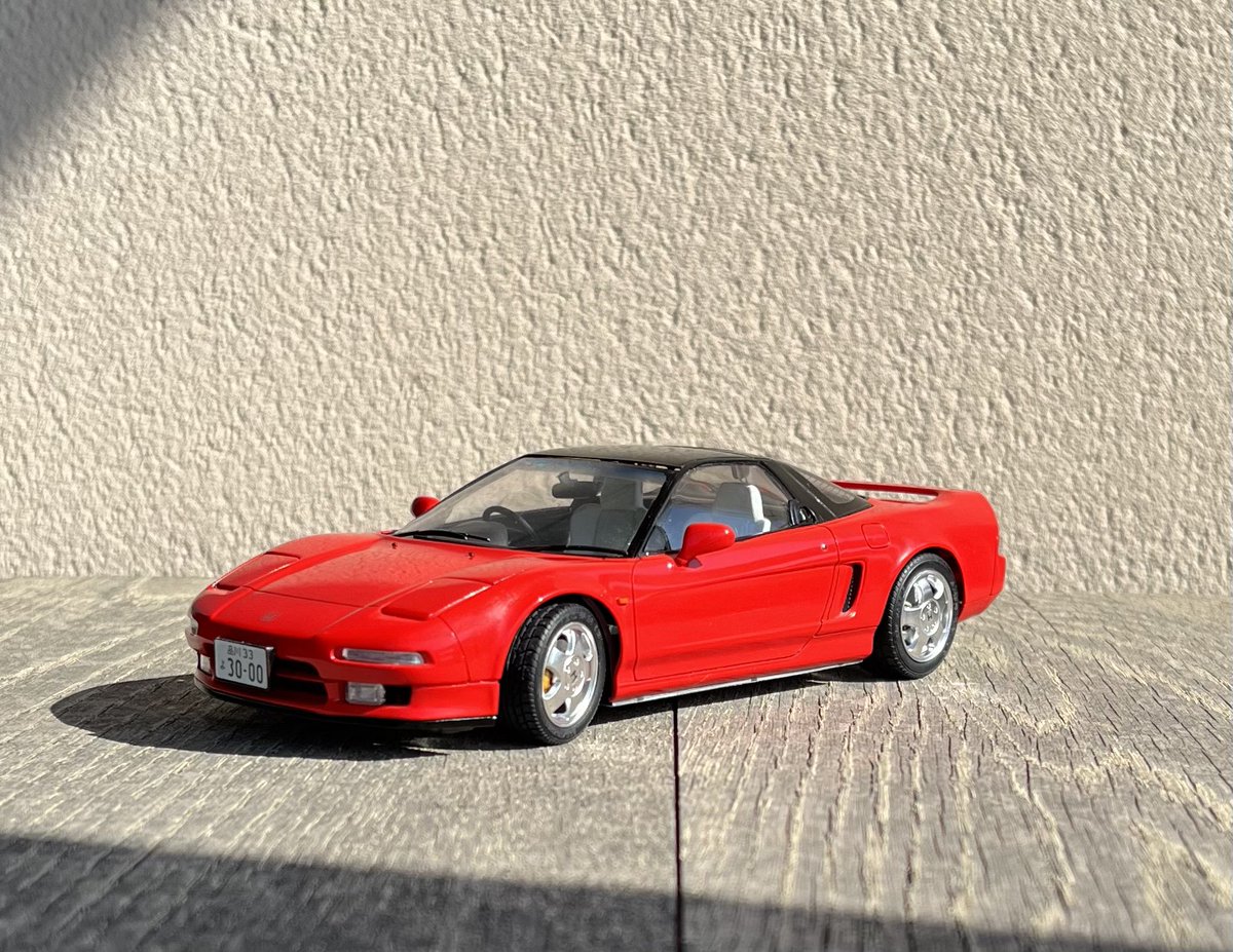 KazuxH's tweet photo. #タミヤ
#HONDA
#NSX

完成しました
やっぱりかっこいいな
ノーマルで仕上げました
エンジンあるけど見えんやん
鍵穴にシルクピン
ウォッシャーノズルに伸ばしランナー
ウィンカーをノコ���カットして接着 https://t.co/MQPYNAAHxd