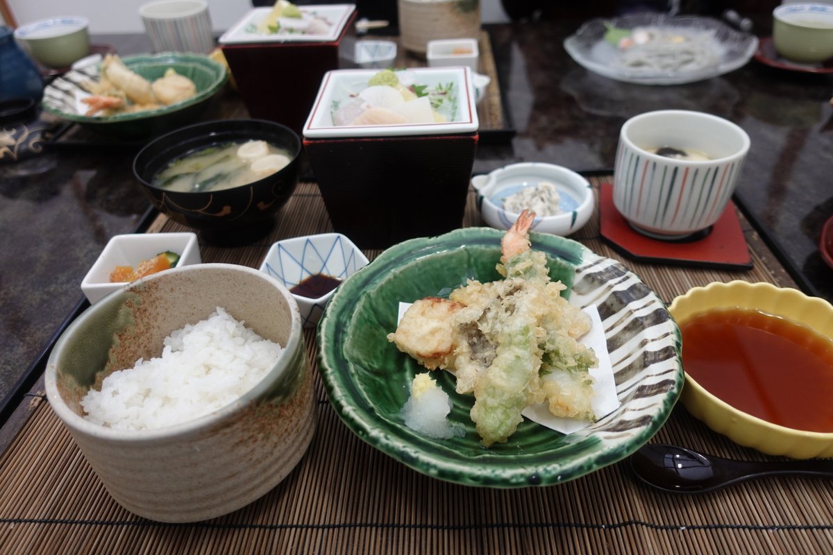 Traditional_Apt's tweet photo. 【日本料理 島活】

小豆島の土庄にある「日本料理　島活」さん☺️

オススメは島活コース♪天ぷら、小鉢、お刺身、茶碗蒸し、味噌汁、漬物がついてきて1600円はお得です♪

https://t.co/X8nvSi64gr https://t.co/NjZHBzsV3l