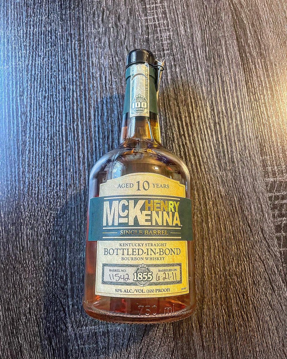 Vespuccimadeit's tweet photo. Loving this Barrel 🤤

#bourbon #henrymckenna #bottledinbond https://t.co/WoGwmPIPQN