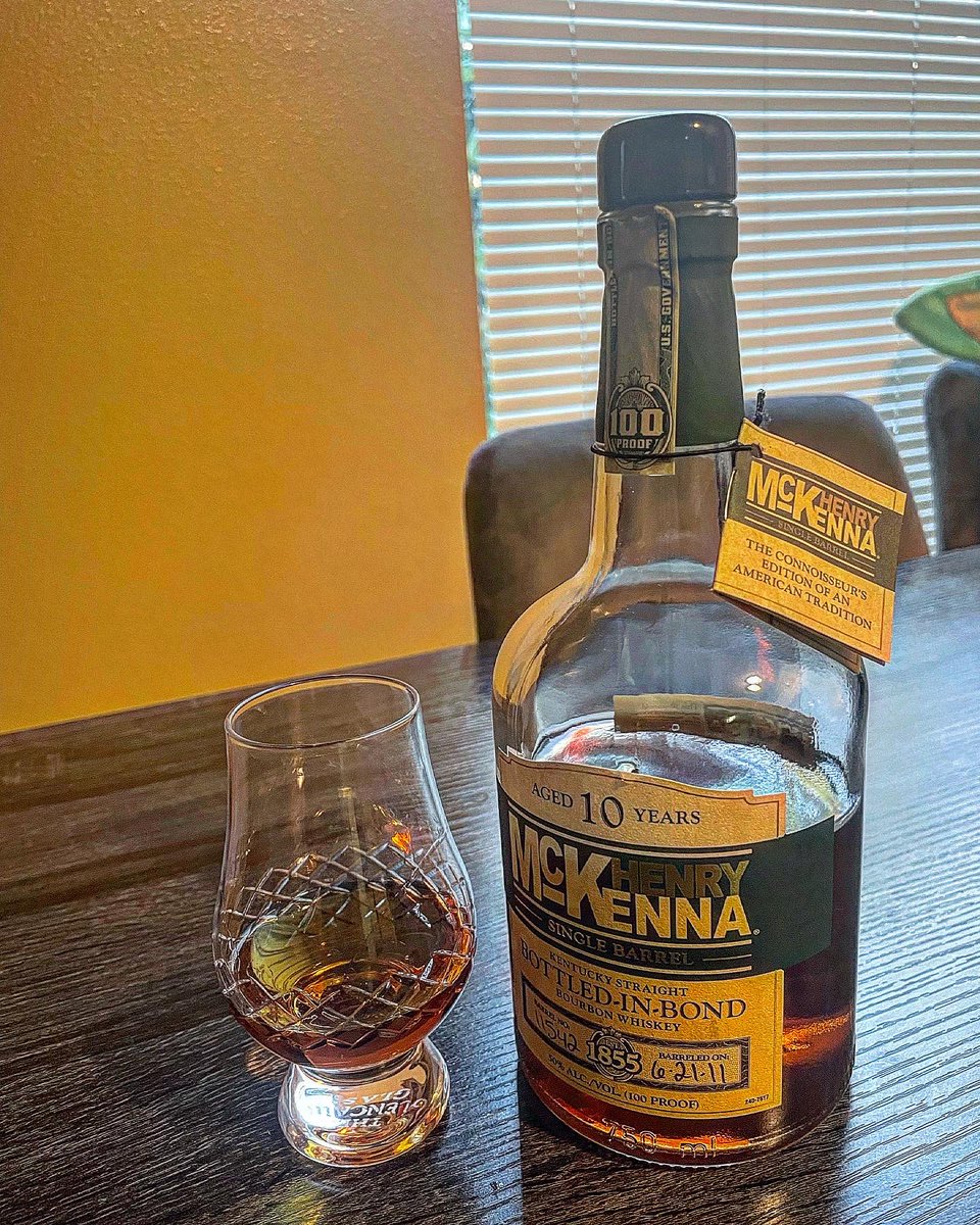 Vespuccimadeit's tweet photo. Loving this Barrel 🤤

#bourbon #henrymckenna #bottledinbond https://t.co/WoGwmPIPQN