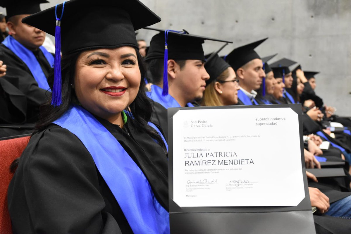SanPedroNL's tweet photo. 🎓 5.ª Generación Prepa para Adultos #SanPedroGarzaGarcía
¡Felicidades a todas y todos! 👩🎓👨🎓 100% de beca ✔ Qué sigan los éxitos.
📍Instituto de Formación y Perfeccionamiento Policial, #IFPP
María Cantú Treviño 329 La Leona #SPGG
#IFPP #educación https://t.co/lNZG3w7n0u