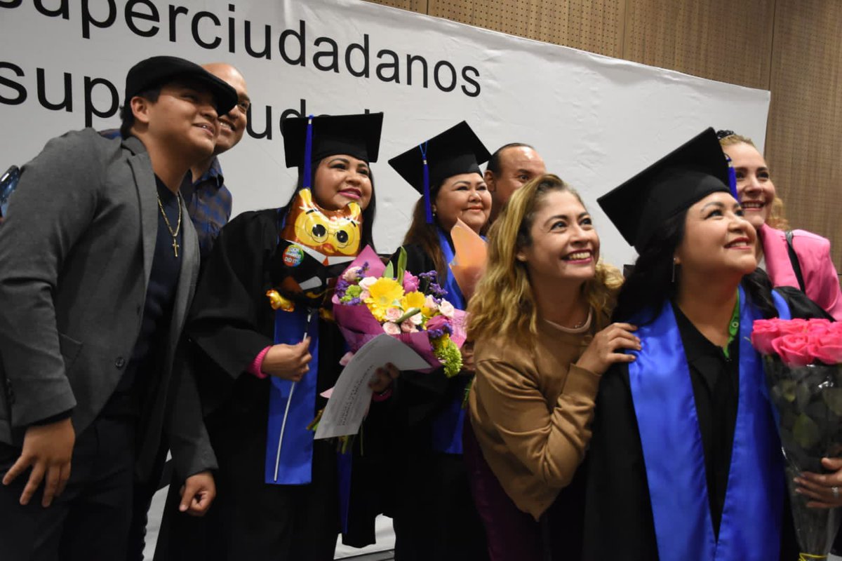 SanPedroNL's tweet photo. 🎓 5.ª Generación Prepa para Adultos #SanPedroGarzaGarcía
¡Felicidades a todas y todos! 👩🎓👨🎓 100% de beca ✔ Qué sigan los éxitos.
📍Instituto de Formación y Perfeccionamiento Policial, #IFPP
María Cantú Treviño 329 La Leona #SPGG
#IFPP #educación https://t.co/lNZG3w7n0u